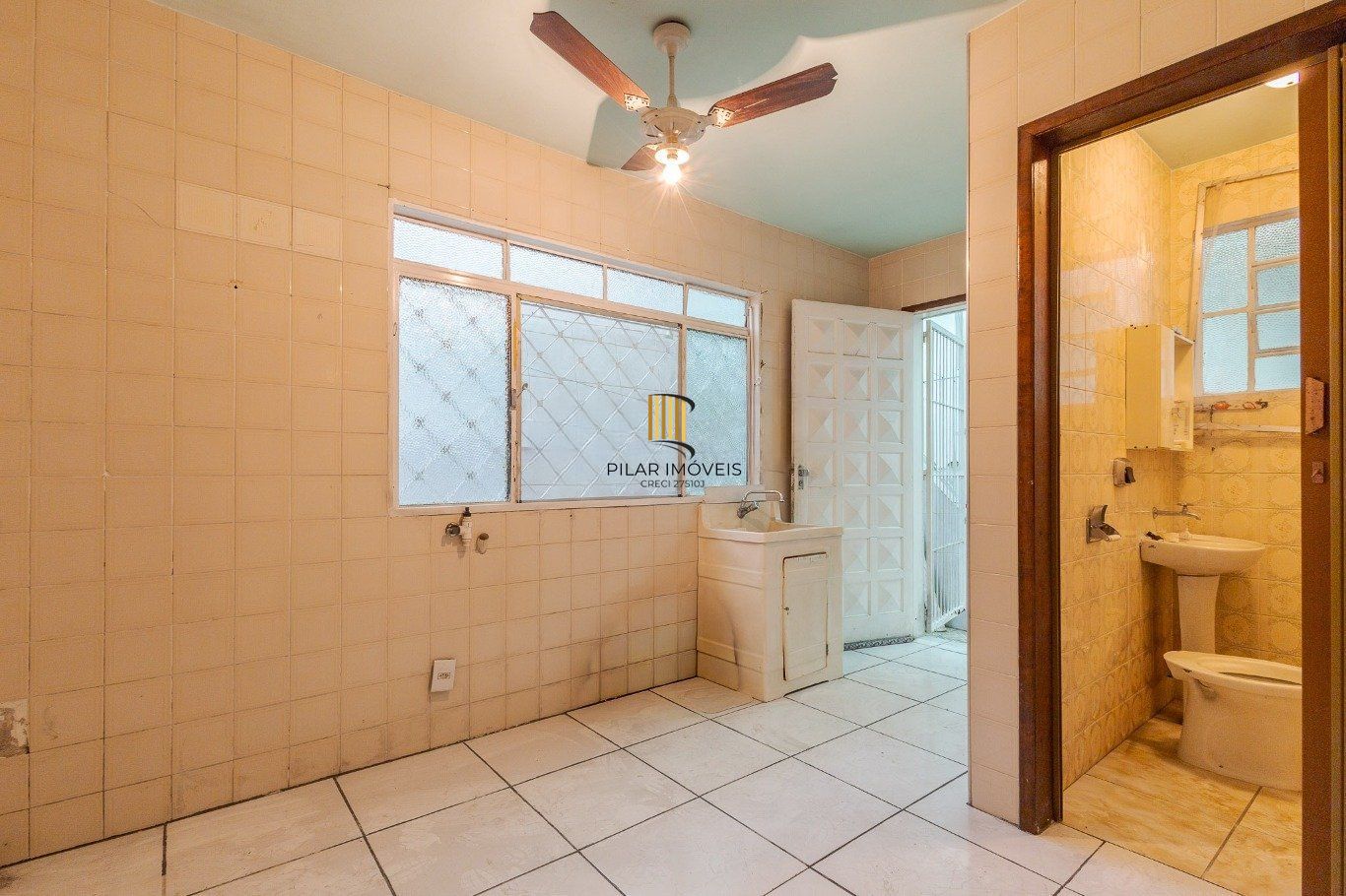 Casa de 3 dormitórios, 4 banheiros, 3 vagas de garagem no bairro Agronomia