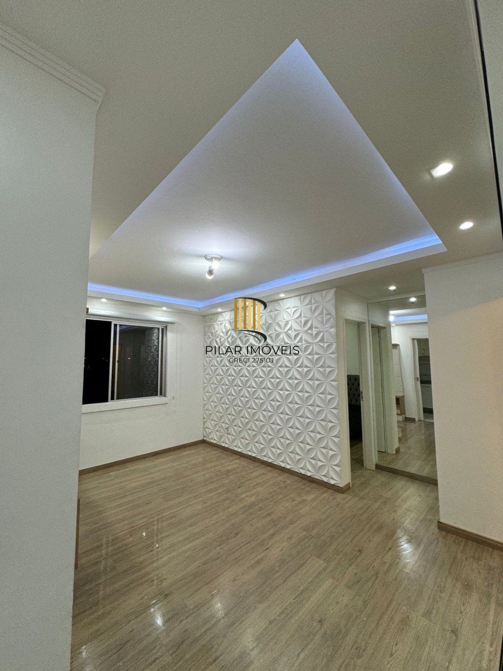 Apartamento semi mobiliado de 2 dormitórios e 1 vaga no bairro Sarandi