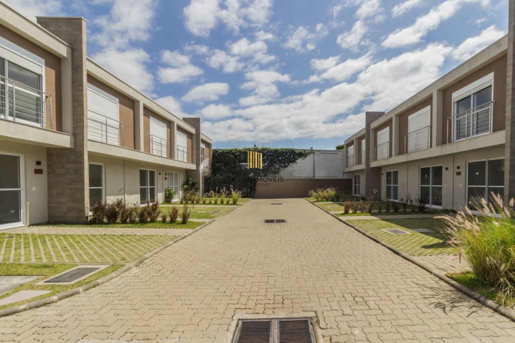 Casa de condomínio com 2 quartos, vaga e pátio no bairro parque Santa Fe