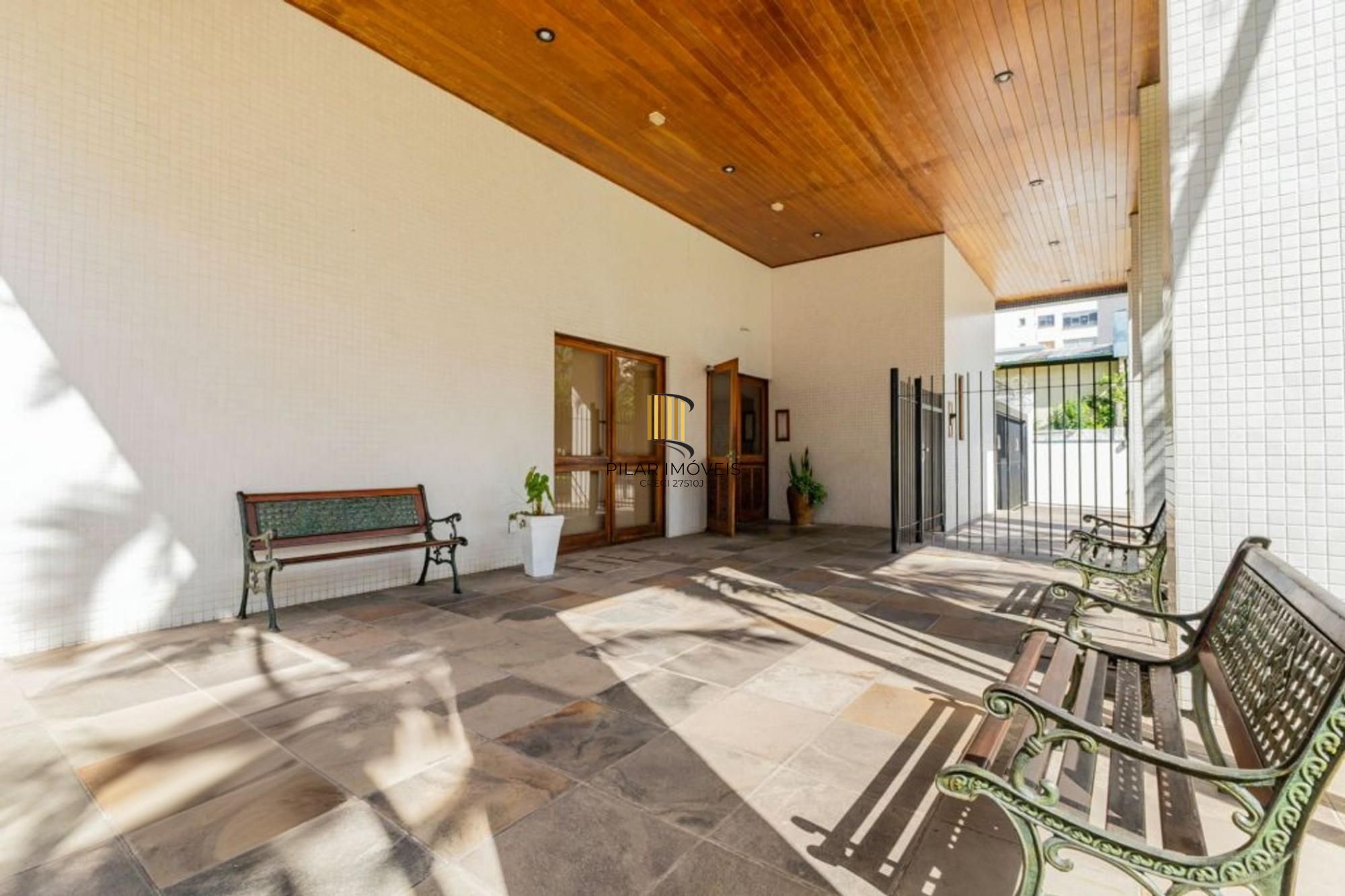 Apartamento com 3 quartos, 1 suíte, 3 vagas e elevador no Bairro São João.