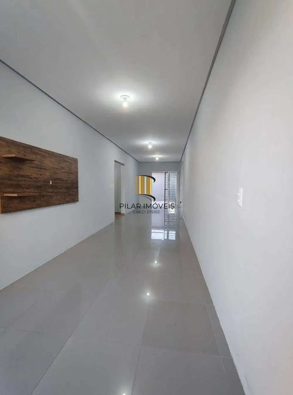Casa com Lage, 3 dormitórios, 2 vagas de garagem no bairro Guajuviras.