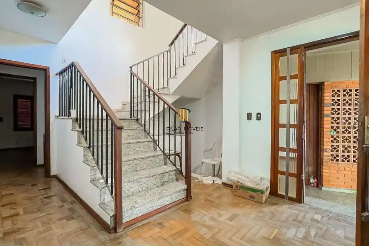 Casa ampla na Vila Ipiranga com 340 m², 4 dormitórios e potencial comercial