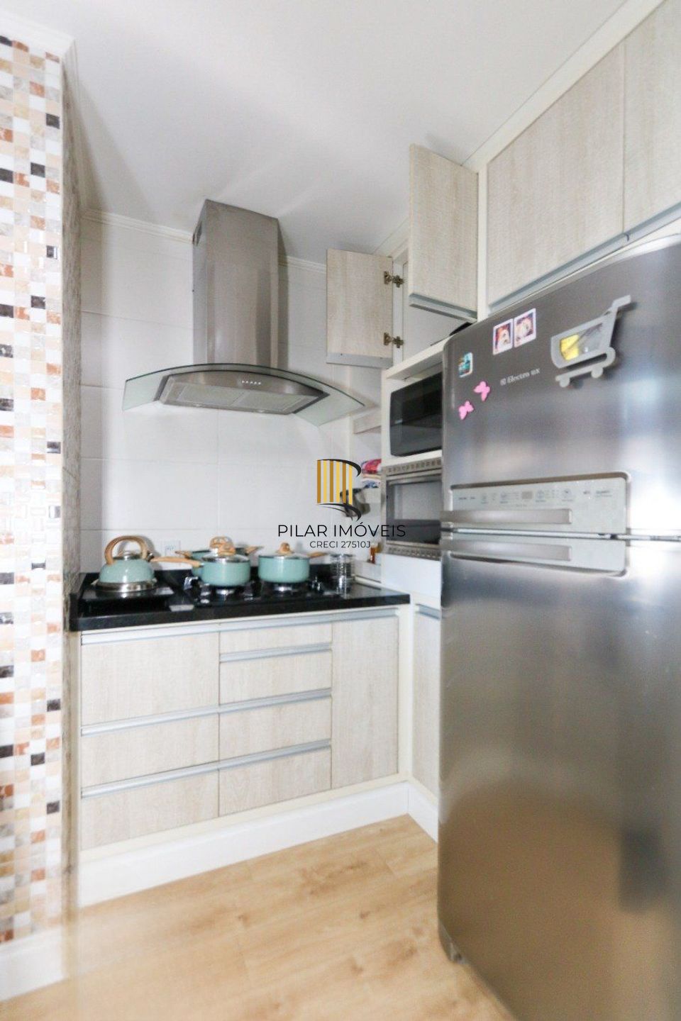 Casa em condomínio com 2 quartos e 2 vagas no bairro Marechal Rondon em Canoas.