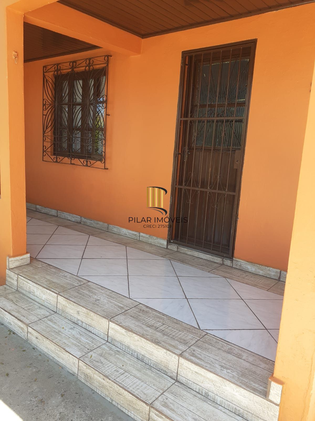 Duas Casas no Mesmo Terreno com 169m² e Entradas Independentes