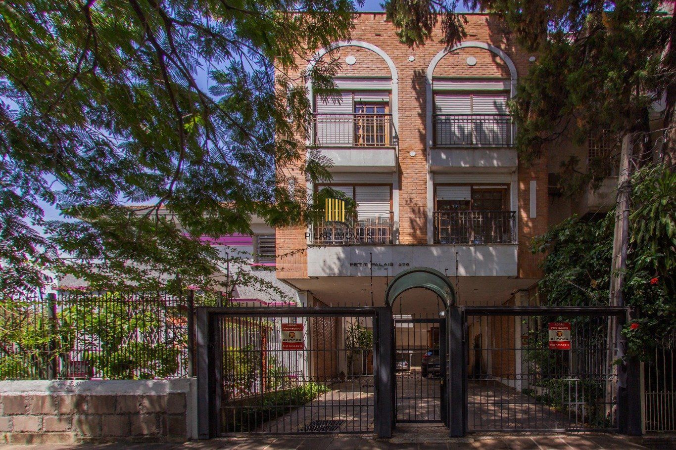Apartamento mobiliado 2 quartos com suíte e vaga no Rio Branco