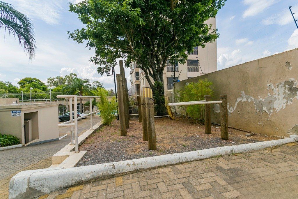 Apartamento com 2 quartos, vaga e sacada e churrasqueira no bairro Sarandi