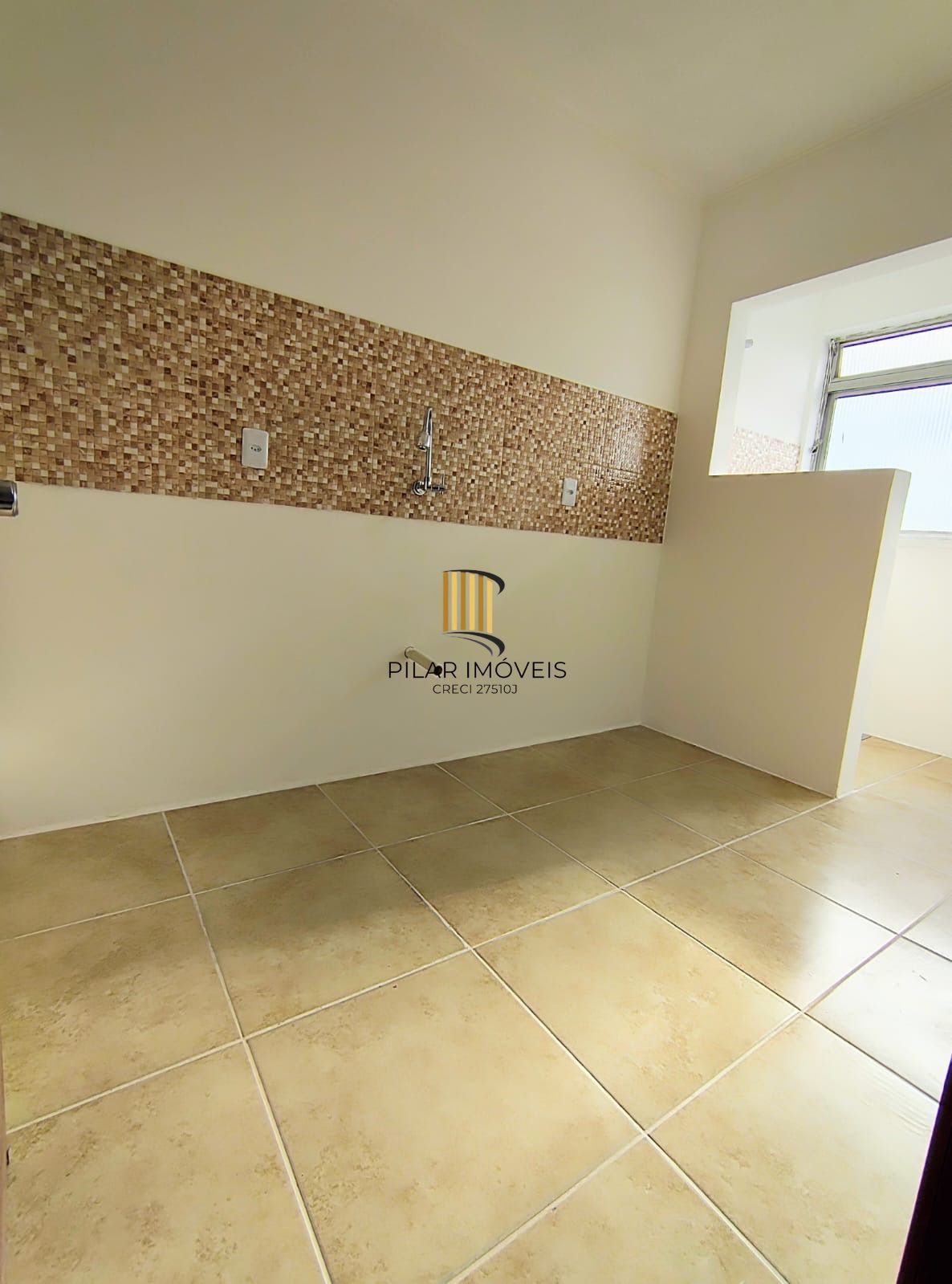 Apartamento com 66 m2 localizado na Rua Abaeté no Bairro Sarandi