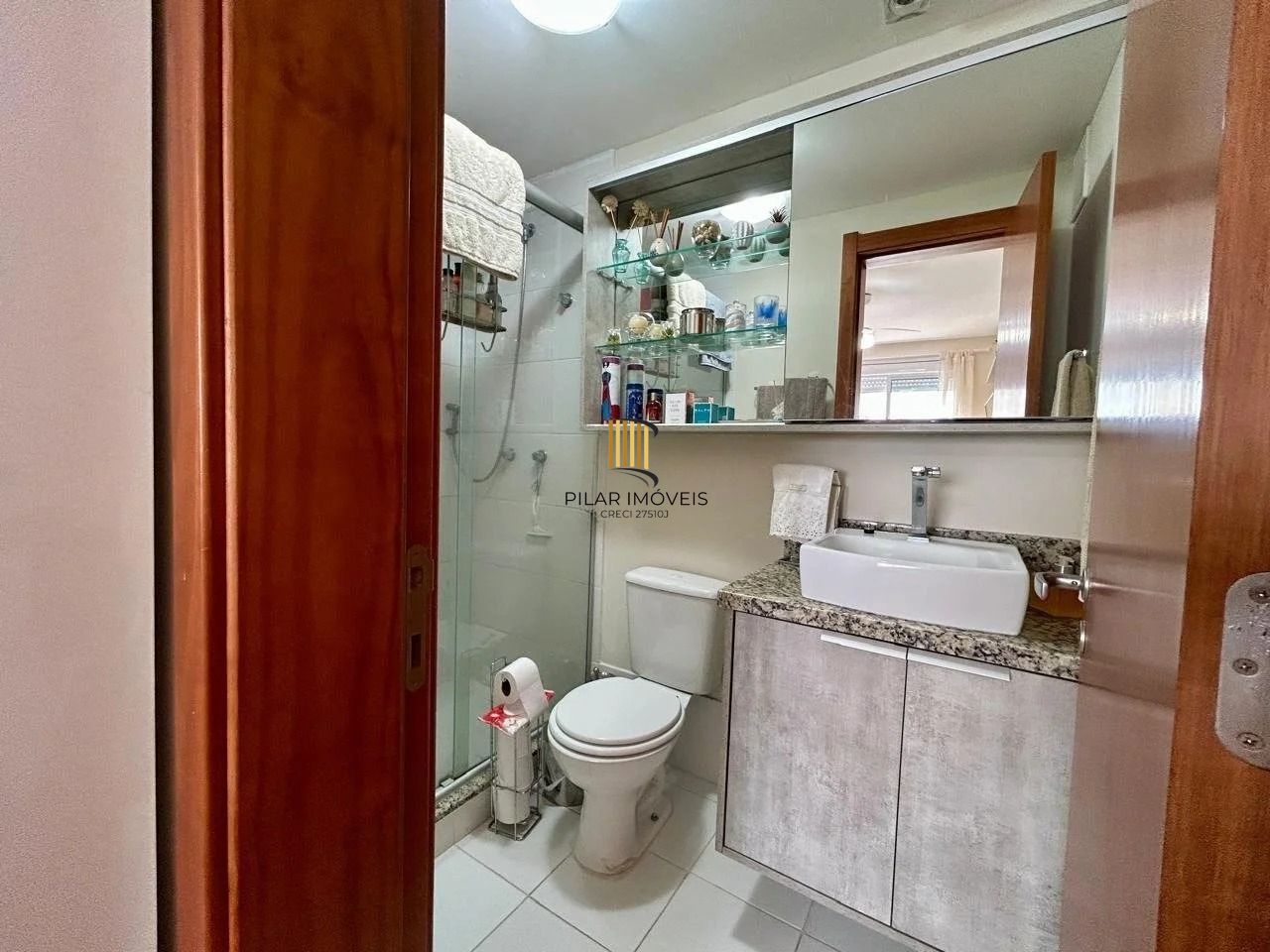 Apartamento 2 Dormitórios com Suíte, elevador e 2 Vagas no Alto Petrópolis