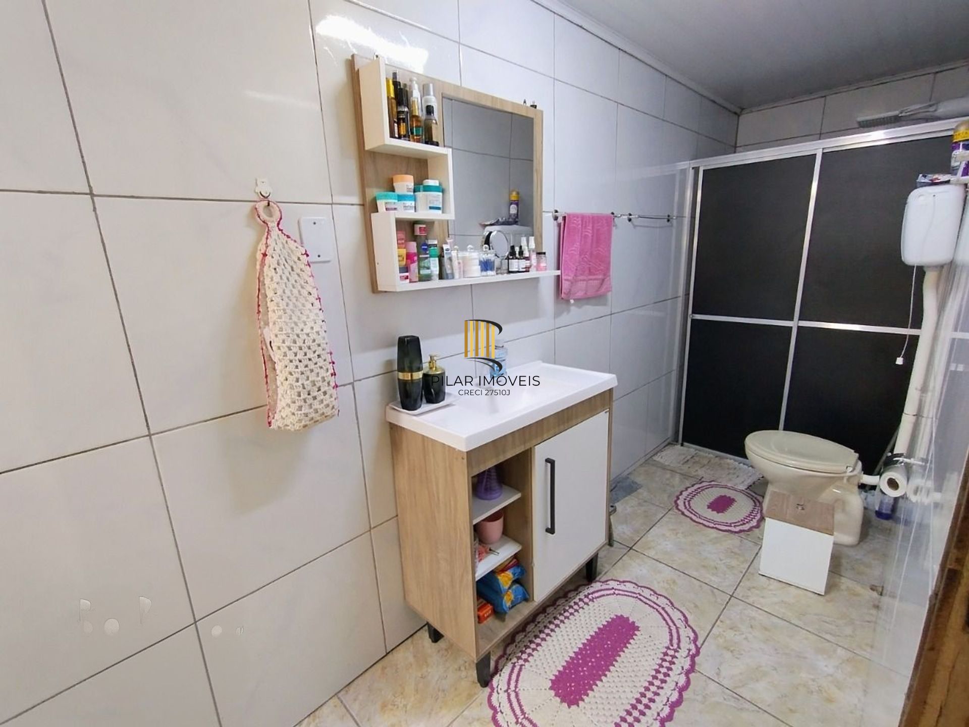 Casa de 3 dormitórios e 4 vagas de garagem em Canoas.