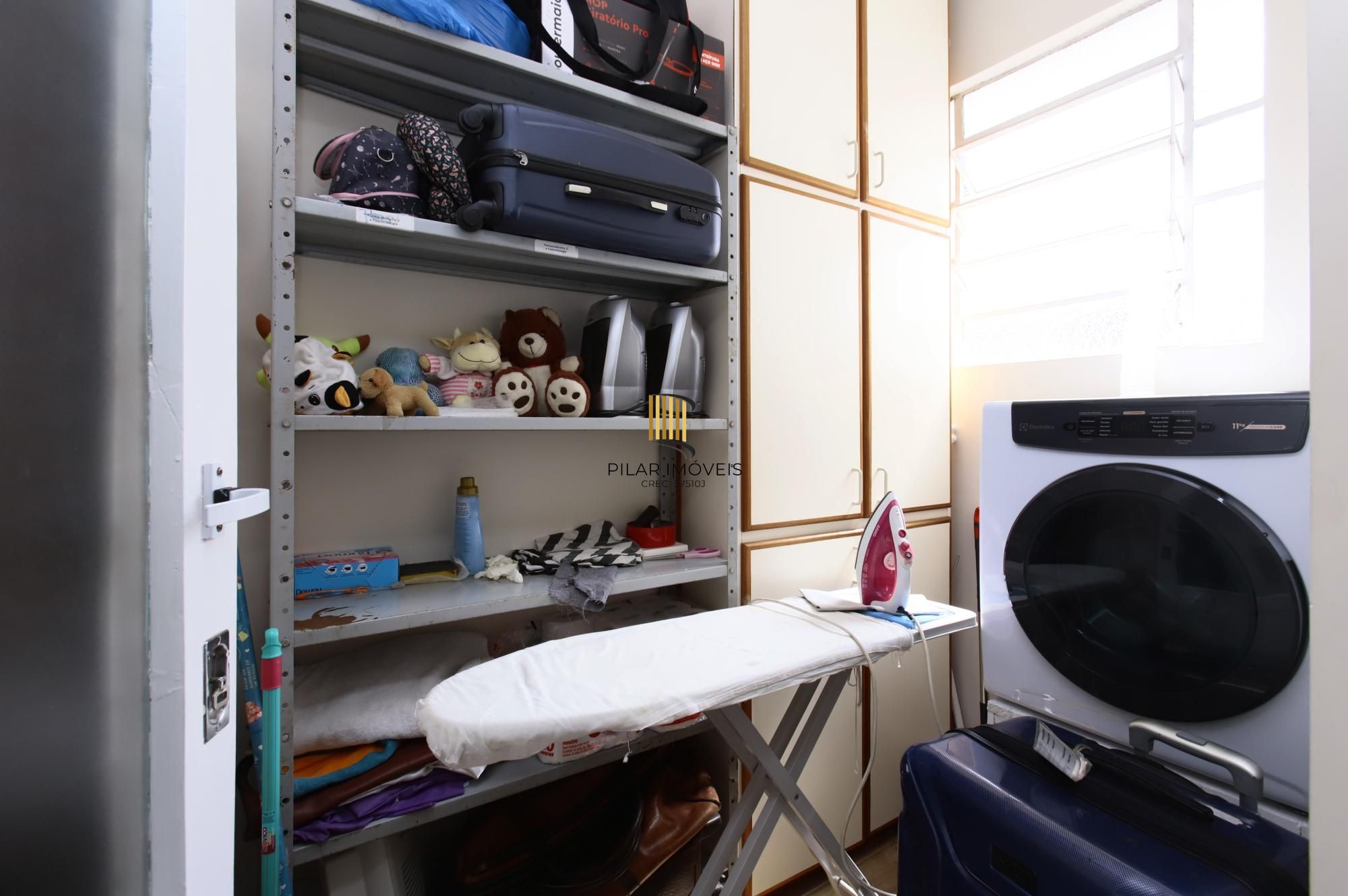 Casa de 4 quartos, 3 banheiros, 3 vagas no bairro Rio Branco