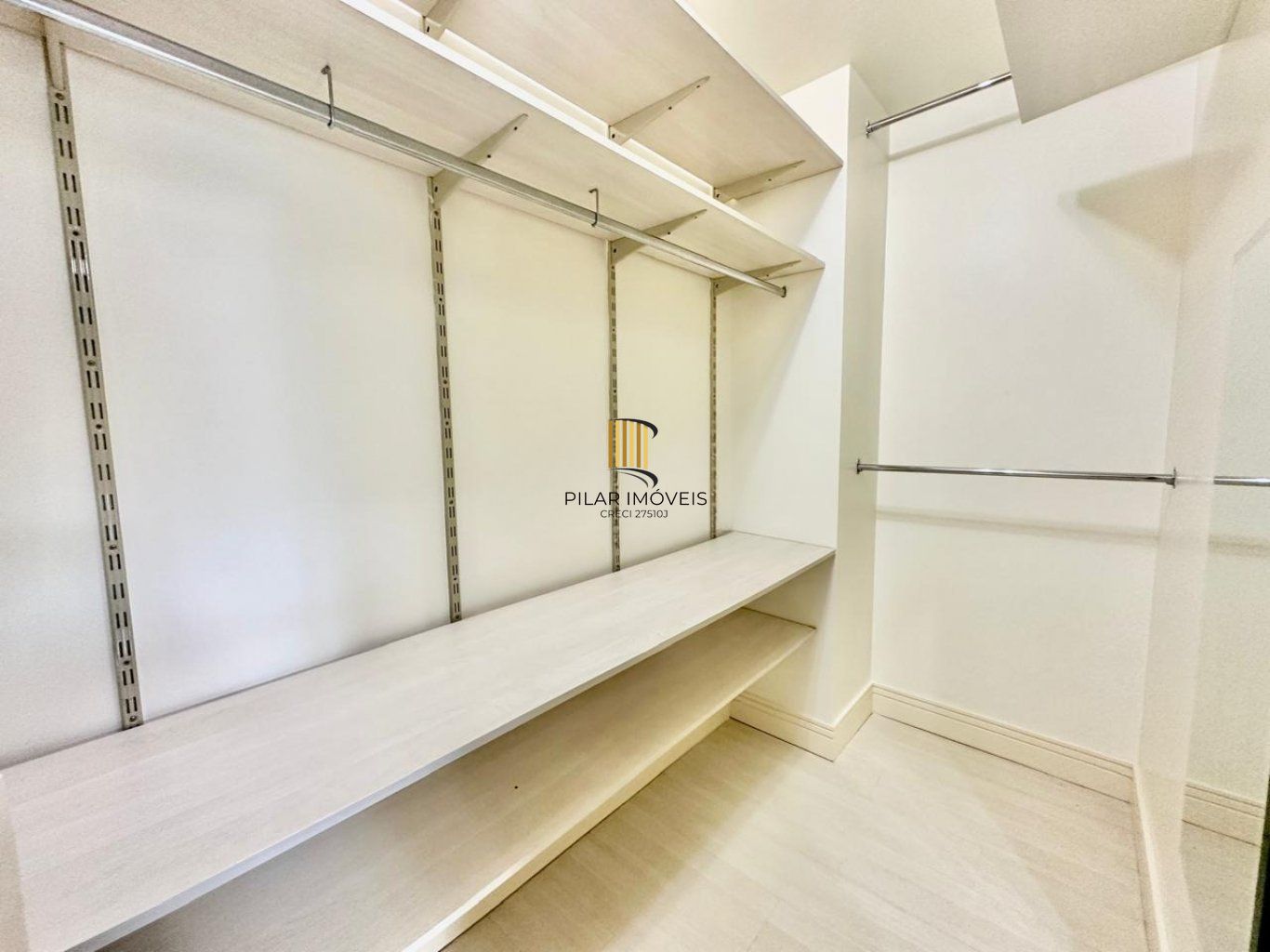 Casa de 3 dormitórios, 2 vagas de garagem em Canoas