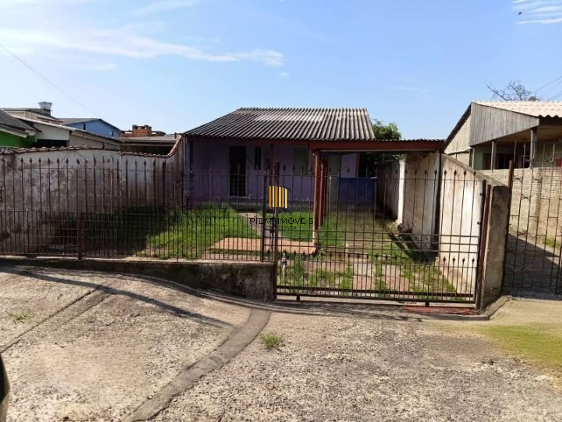 Casa de 3 dormitórios e 2 vagas de garagem em Canoas.