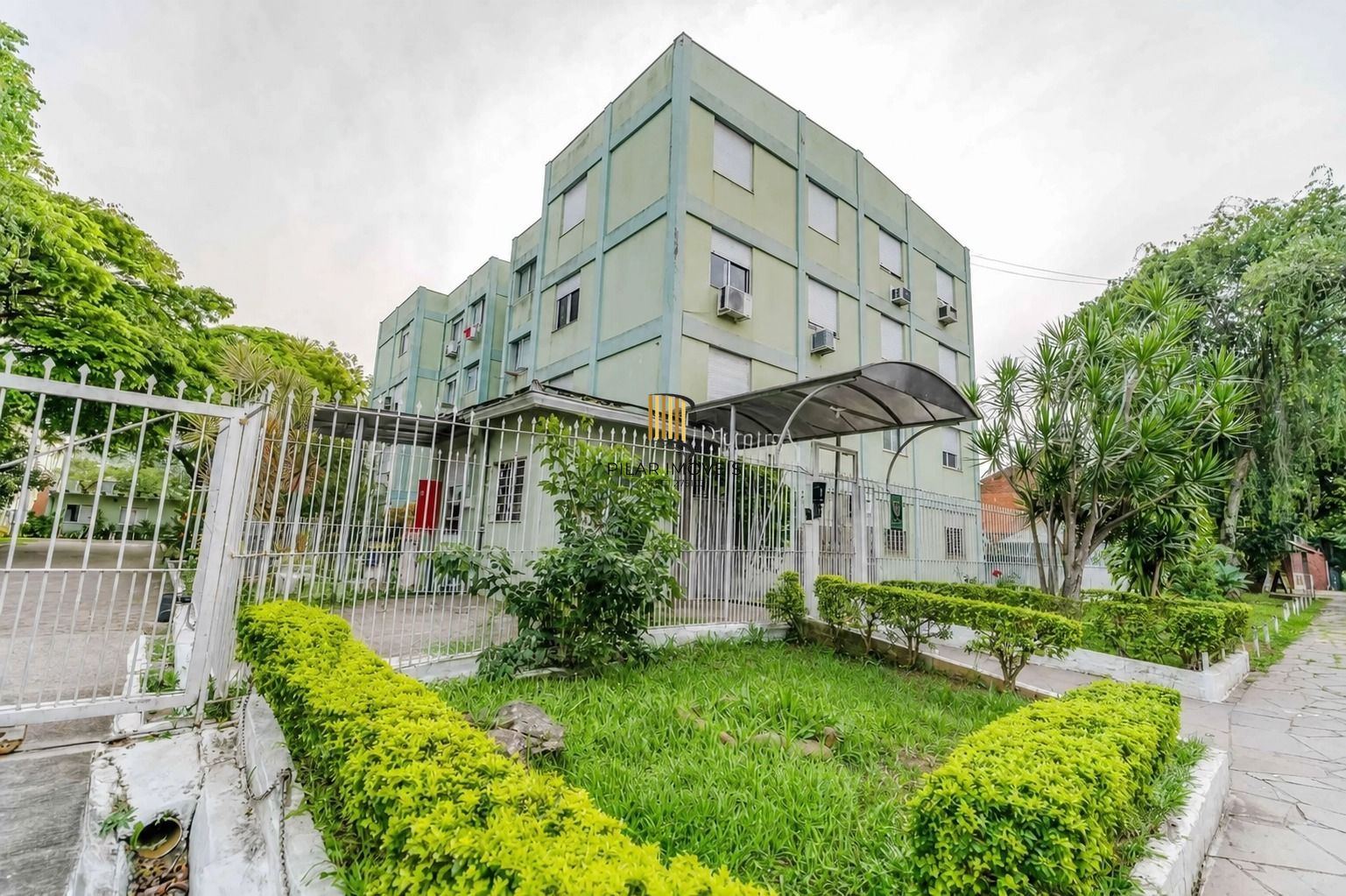 Apartamento de 2 dormitórios, semi mobiliado e 47m² no bairro Camaquã.
