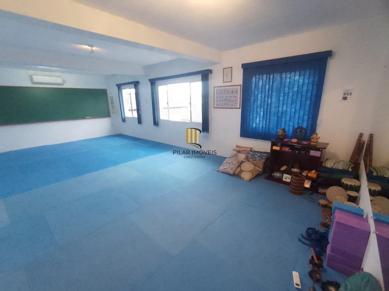 Casa de 5 dormitórios, piscina e 4 vagas de garagem em Canoas.