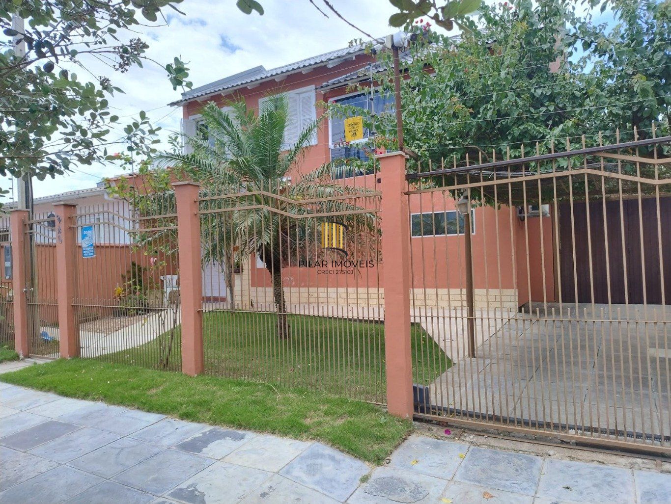 Casa com 3 dormitorios, 1 suíte e com 1 vaga de garagem coberta em Canoas.