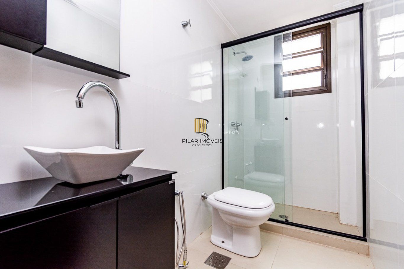Apartamento com 2 dormitórios e 64m² à venda no Bairro Passo da Areia