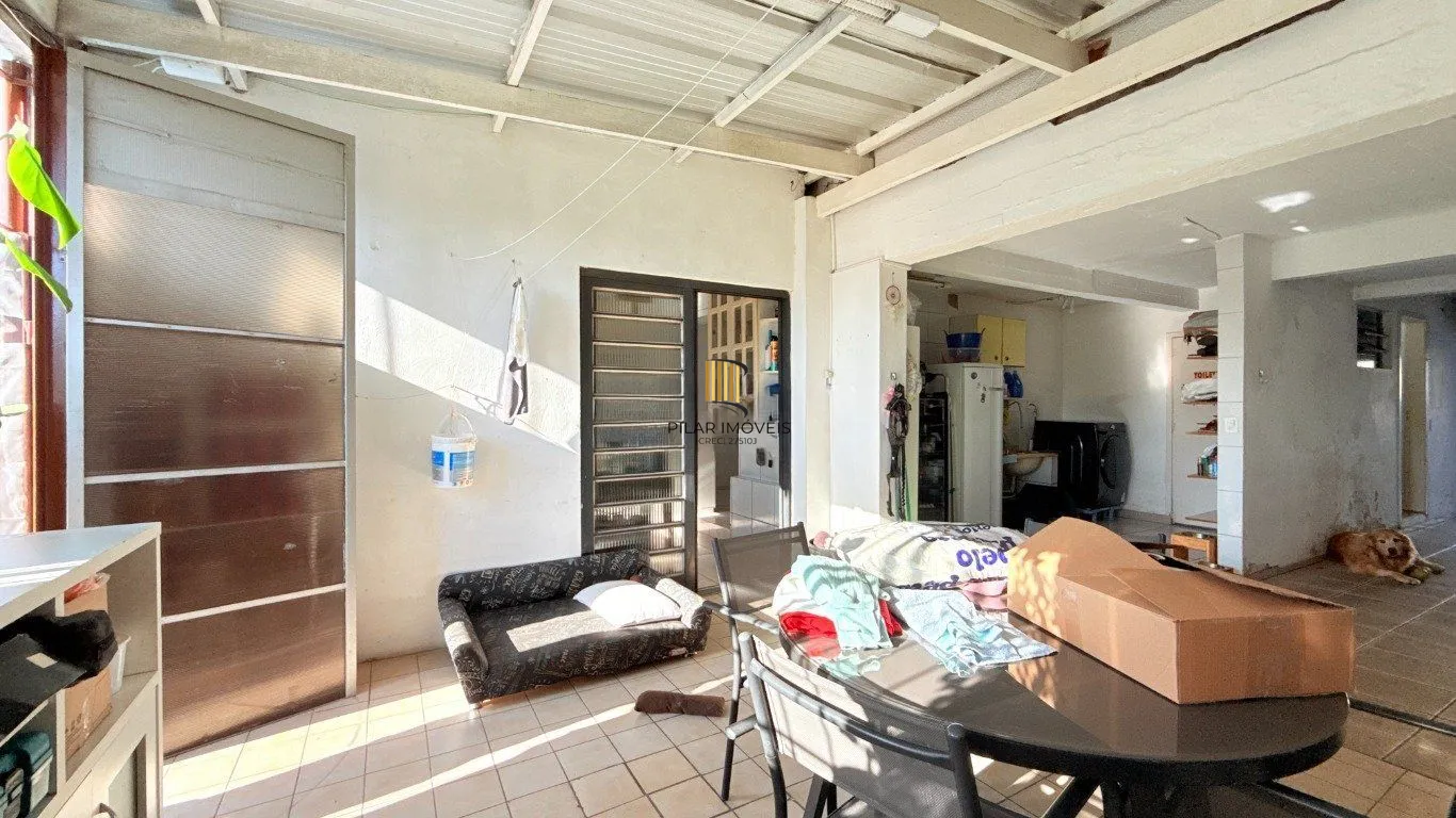 Casa com 4 quartos, vaga coberta, piscina e pátio no bairro Cristo Redentor