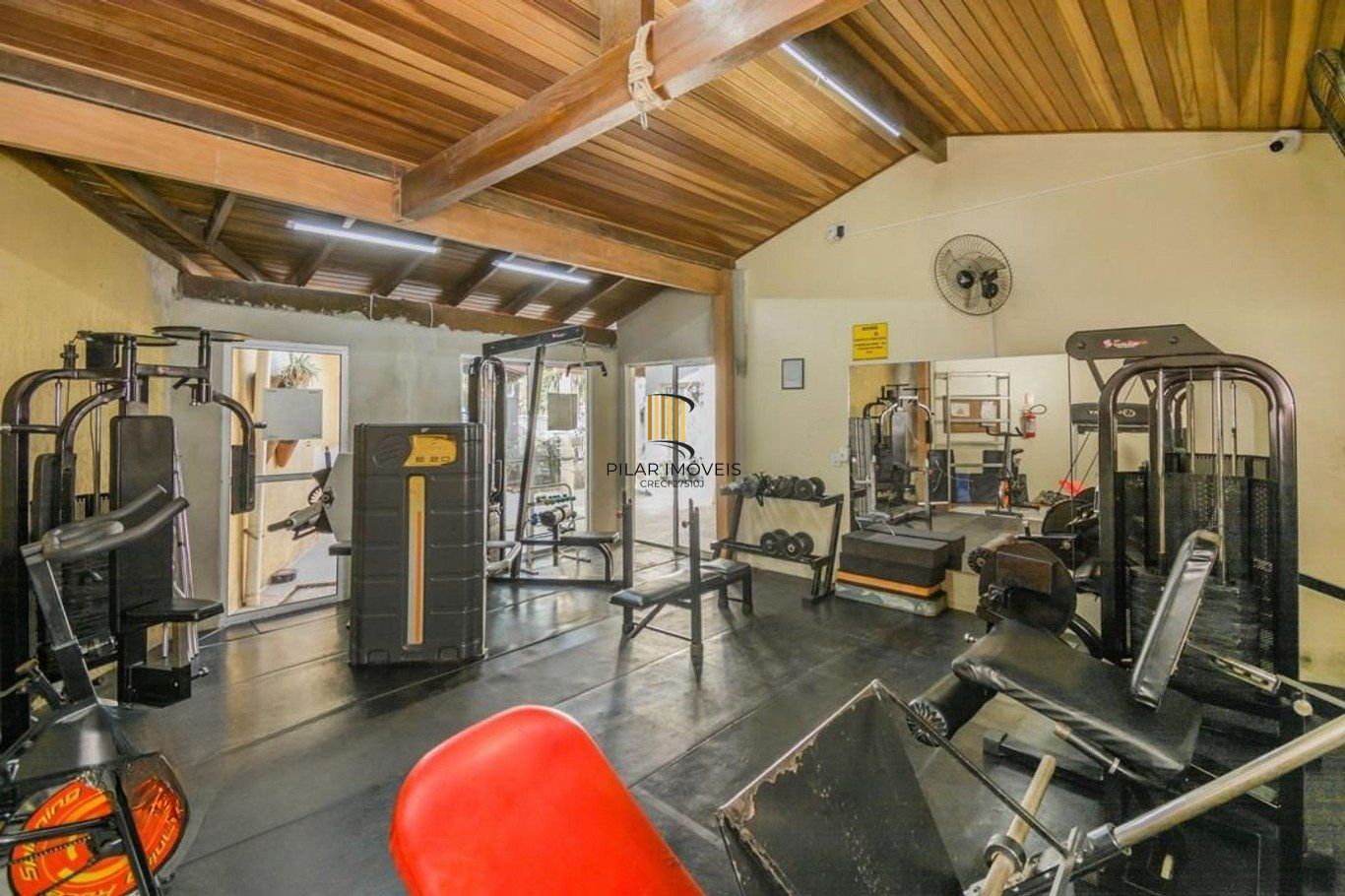 Casa em condomínio com 2 dormitórios e 2 garagem em Branco em Canoas.