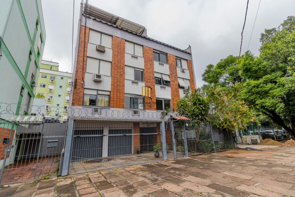 Apartamento 1 quarto, mobiliado e com 2 vagas de garagem no bairro Santana