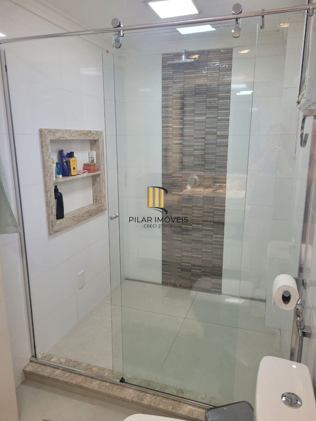 Apartamento com 4 dormitórios e 3 vagas de garagem no Bairro Petrópolis