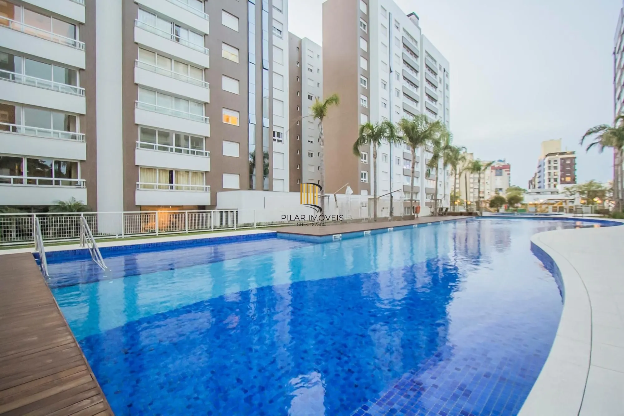 Apartamento com 3 quartos, 3 suítes e 128m² à venda em Menino Deus.