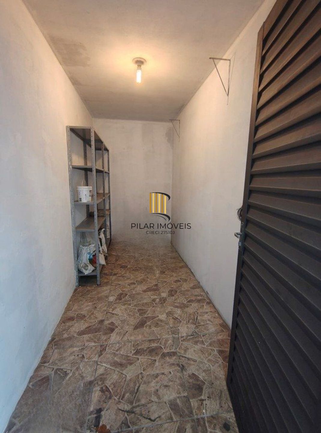 Casa com Lage, 3 dormitórios, 2 vagas de garagem no bairro Guajuviras.