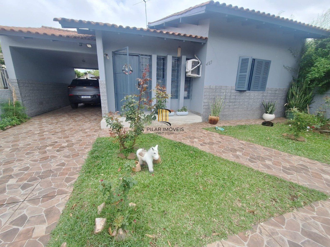 Casa com 2 dormitórios, sendo 1 suíte e 2 vaga de garagem coberta em canoas.
