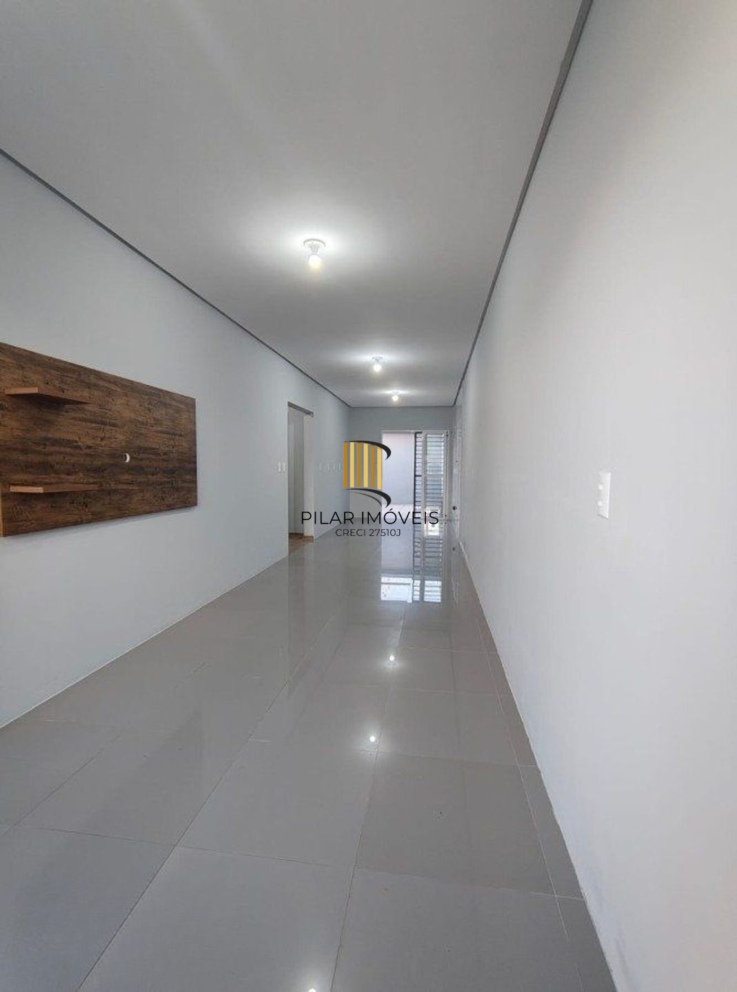 Casa com Lage, 3 dormitórios, 2 vagas de garagem no bairro Guajuviras.