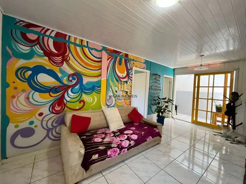 Casa com 3 quartos, vaga coberta e com muro no bairro Campos Novo