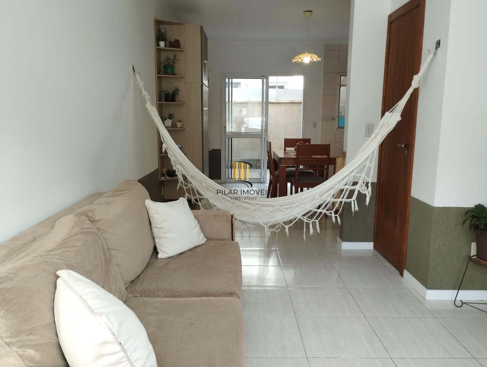 Casa Sobrado semi mobiliada com 2 dormitórios Avenida Juca Batista 115m2