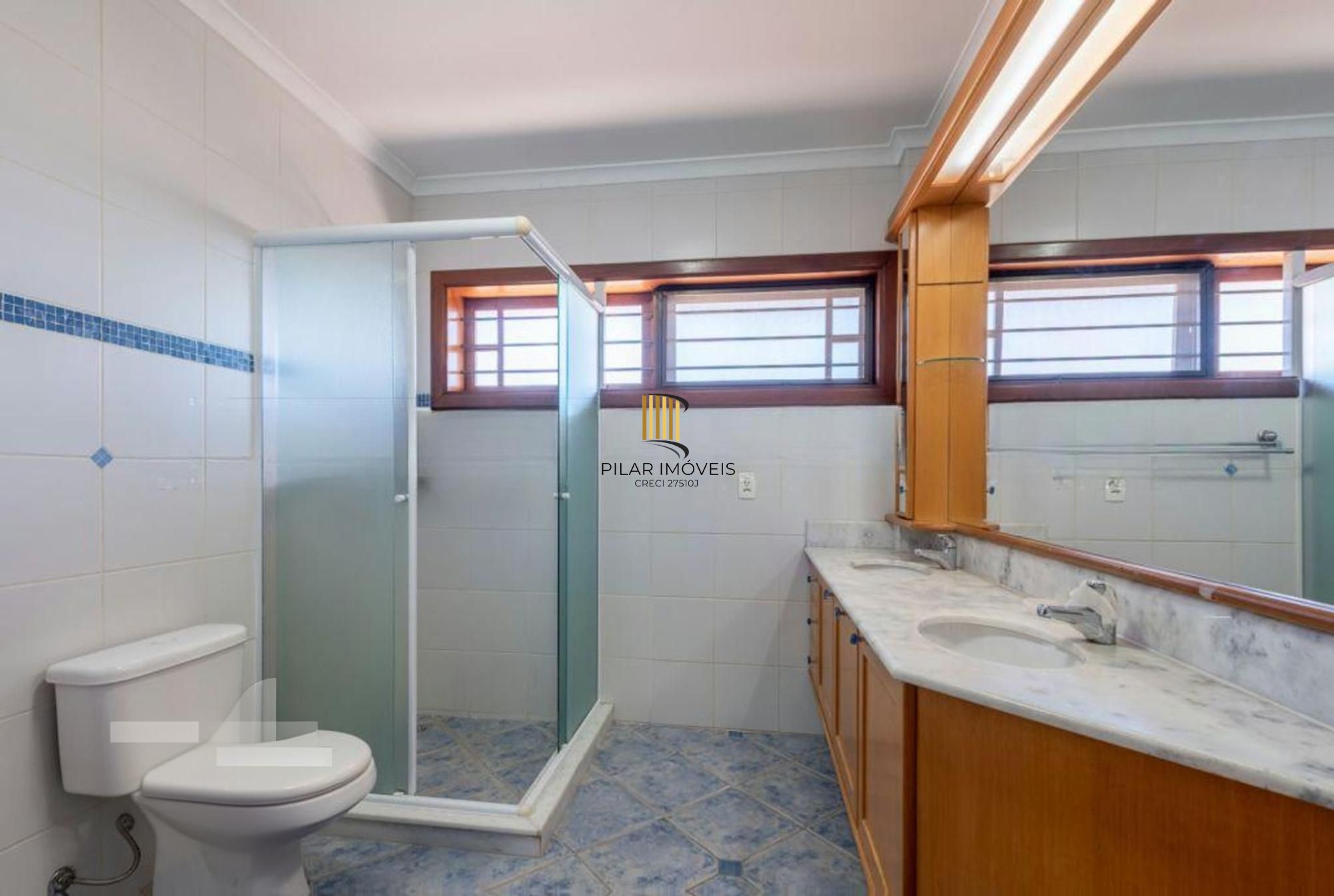 Casa com 5 dormitórios, 2 suítes, 2 vagas,360m² à venda no Jardim Itu Sabará.