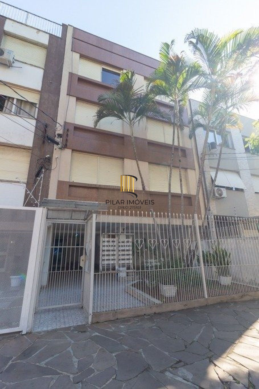 Apartamento JK com 1 dormitório e 54m² à venda em Menino Deus, Porto Alegre.