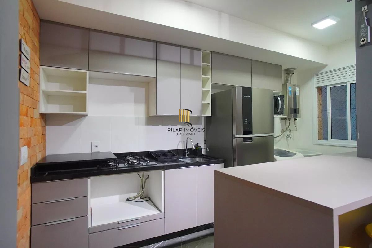 Apartamento 2 dormitórios suíte, elevador, infra e vaga coberta na Farrapos