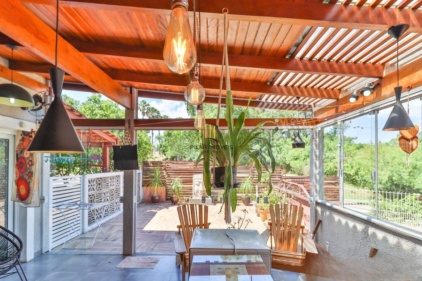 Casa em Condomínio com 3 Dormitórios e Energia Solar na Lomba do Pinheiro