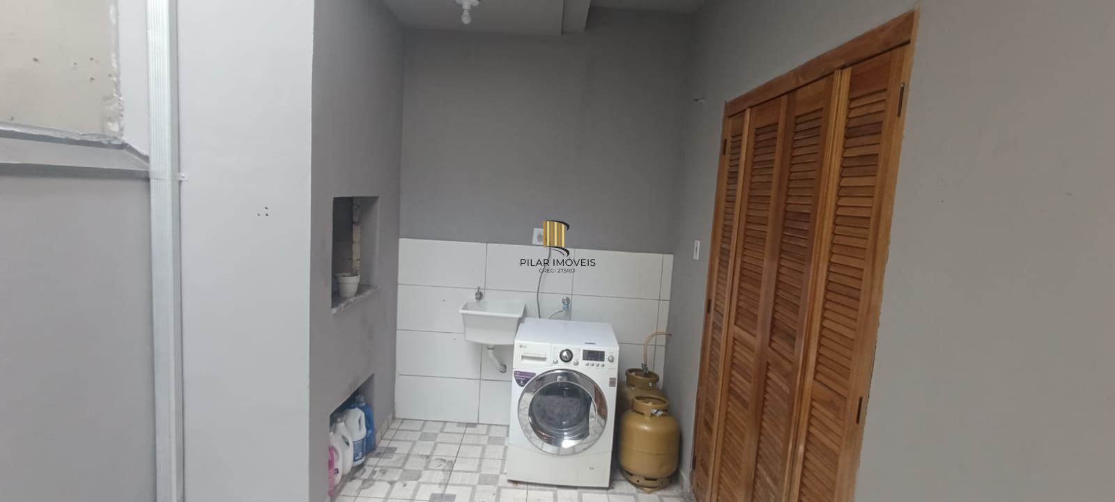 Casa de 2 quartos e 2 vagas de garagem no bairro São José Canoas.
