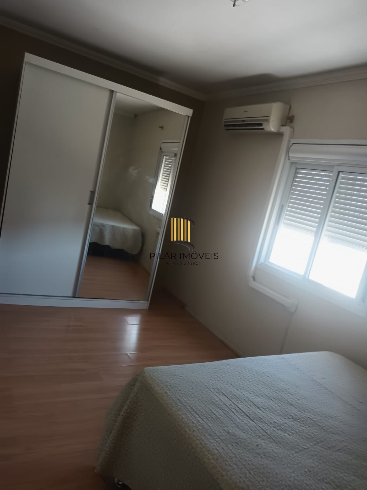 Apartamento com 2 dormitórios, elevador e 2 vagas de garagem em cachoeirinha.