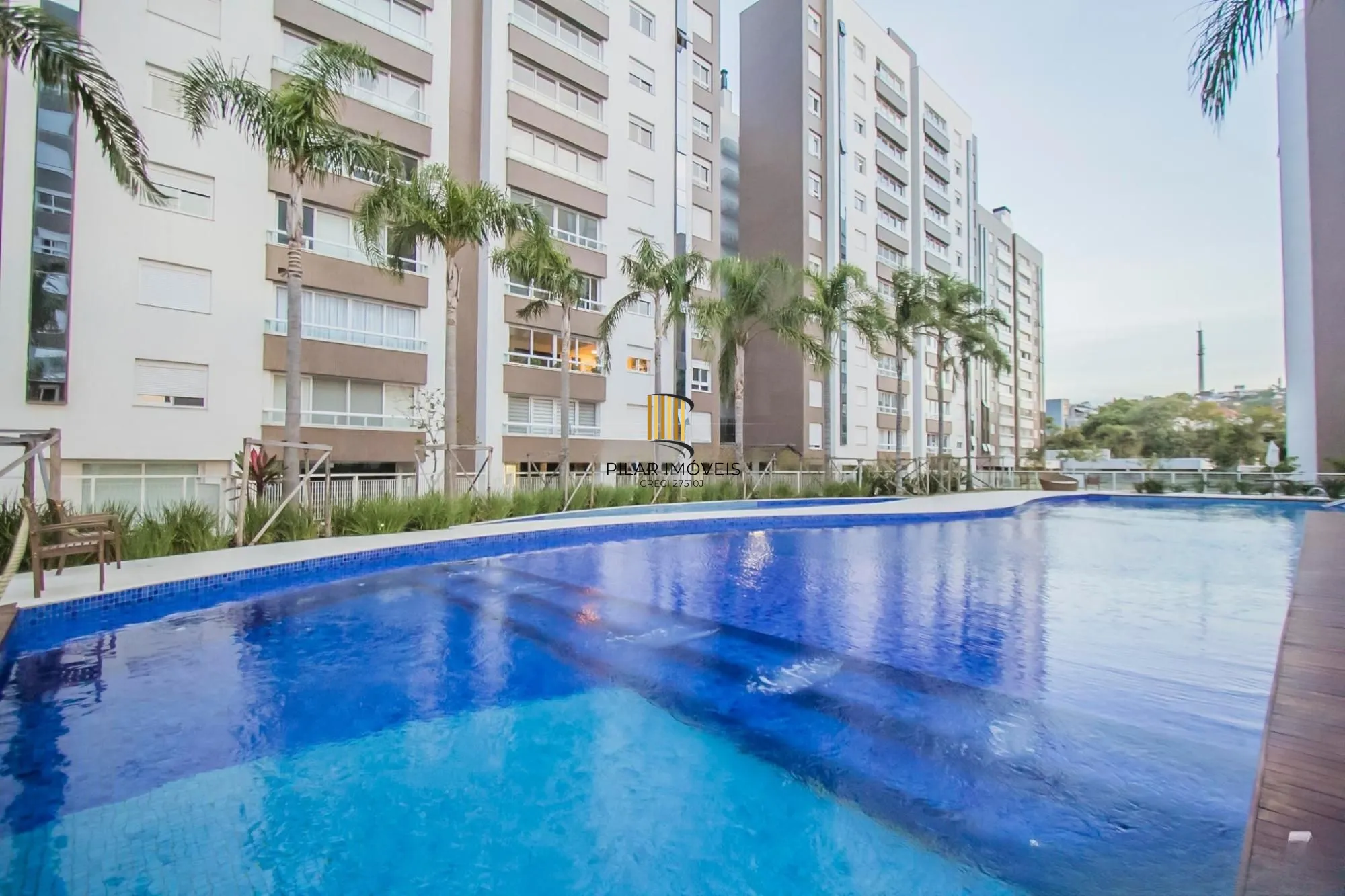 Apartamento com 3 quartos, 3 suítes e 128m² à venda em Menino Deus.