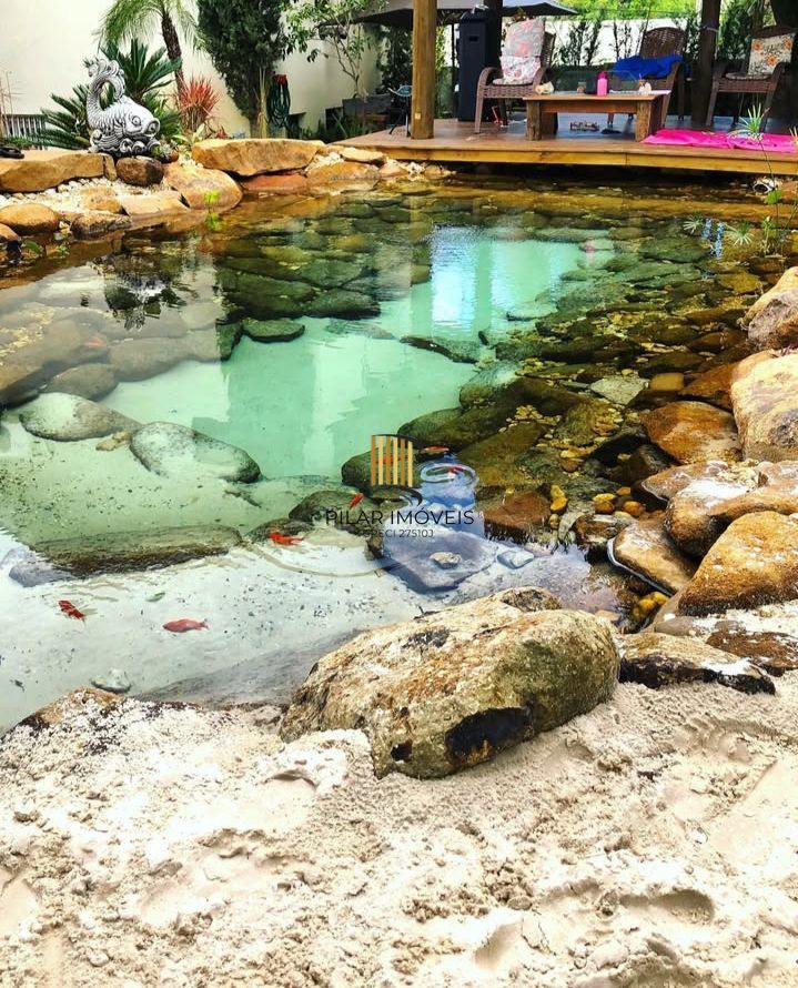 Casa de Esquina com 5 dormitórios com lago ornamental em Taquara
