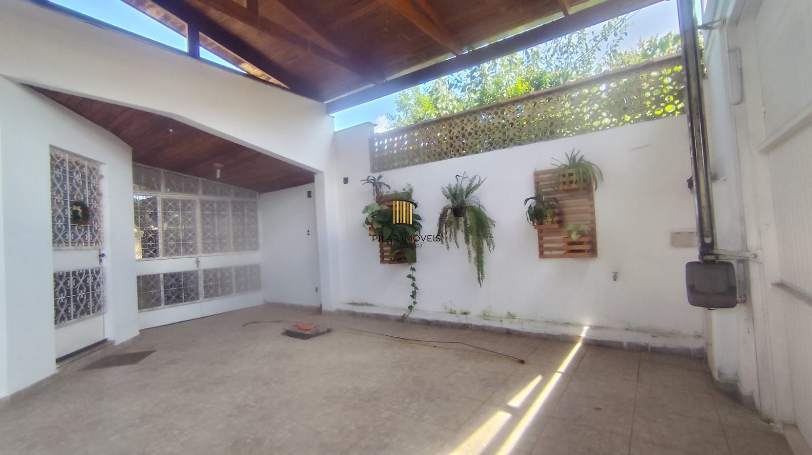 Casa térrea de 3 quartos, suíte, 3 vagas no bairro Santa Fé