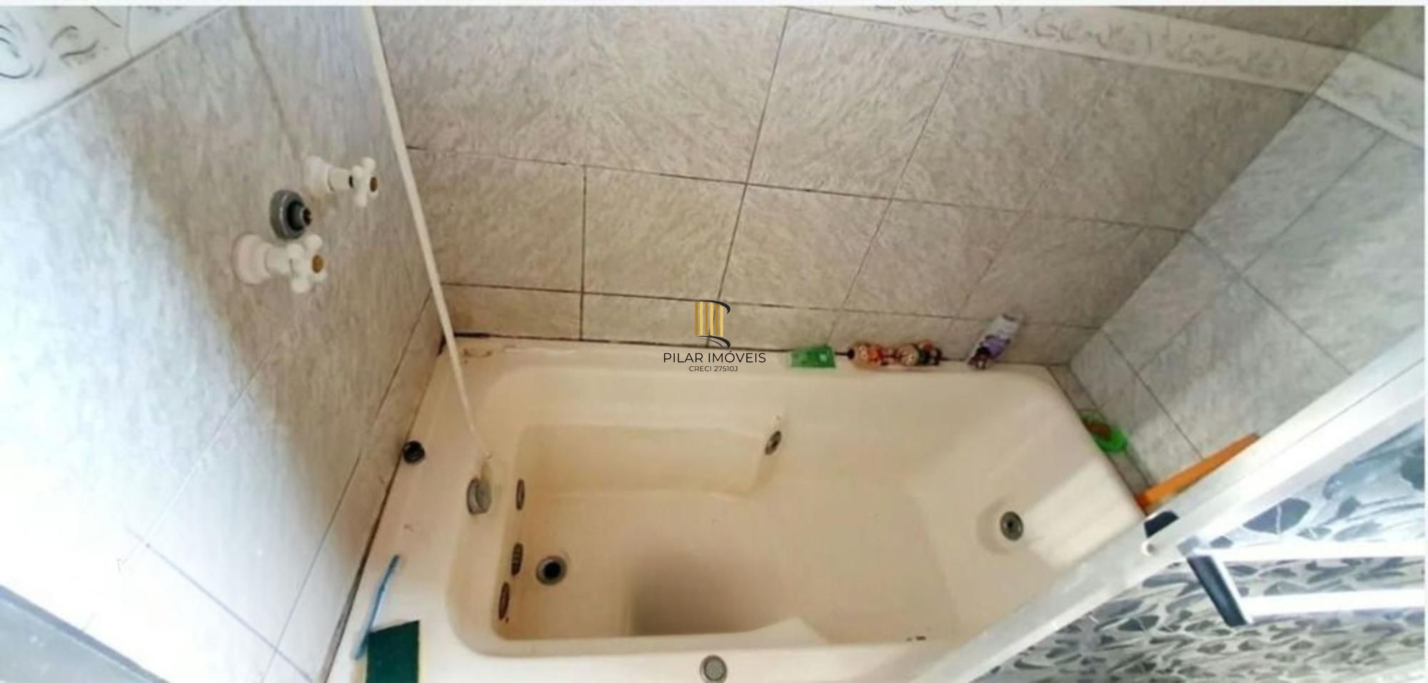 Casa com 5 quartos, piscina e 3 vagas de garagem em Canoas.