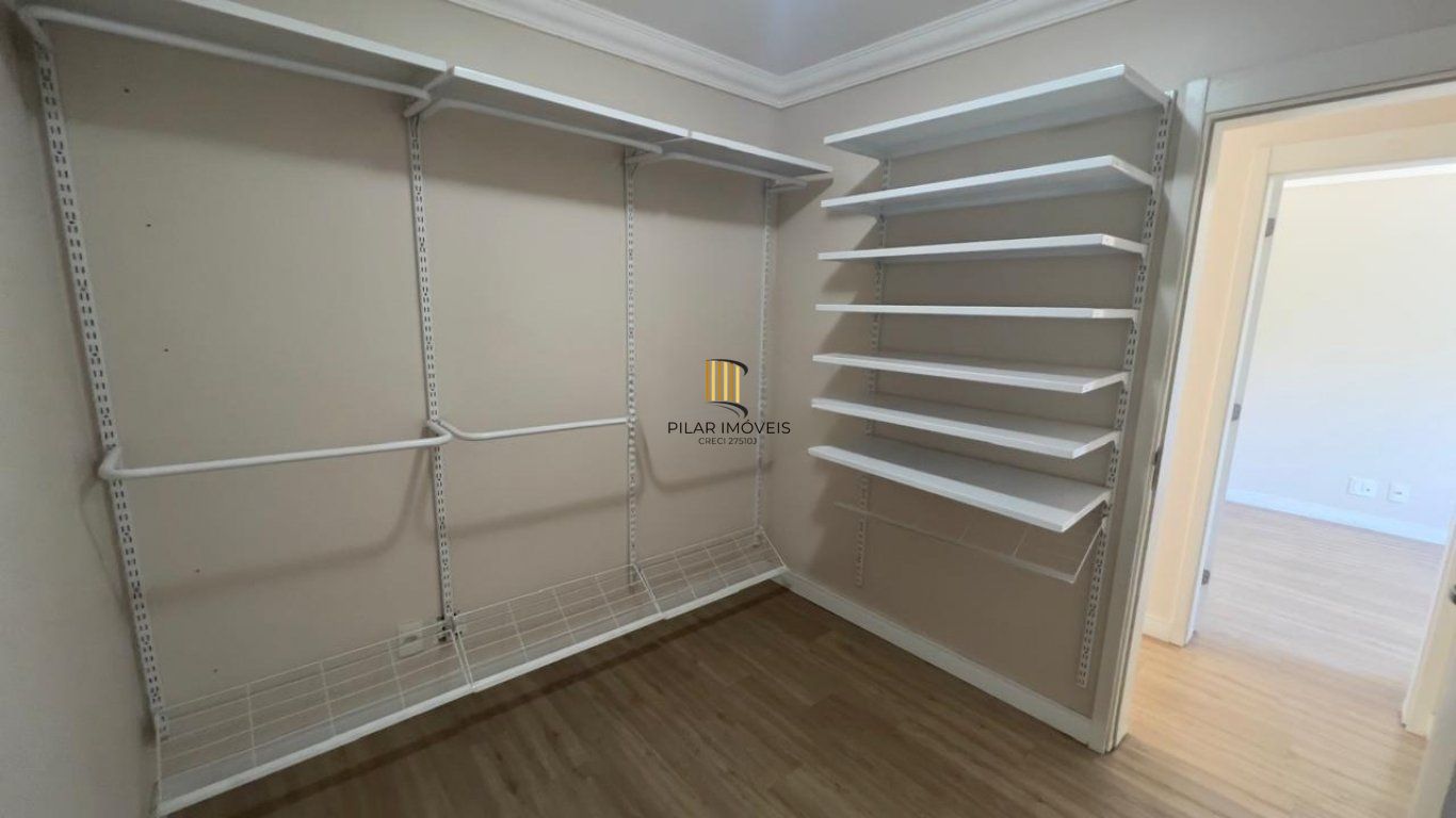Apartamento de 3 dormitórios 2 vaga de garagem no bairro Sarandi Porto Alegre.
