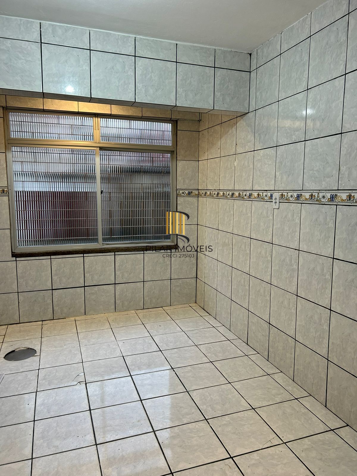 Apartamento térreo com 2 quartos e vaga de garagem no bairro Parque Dos Maias