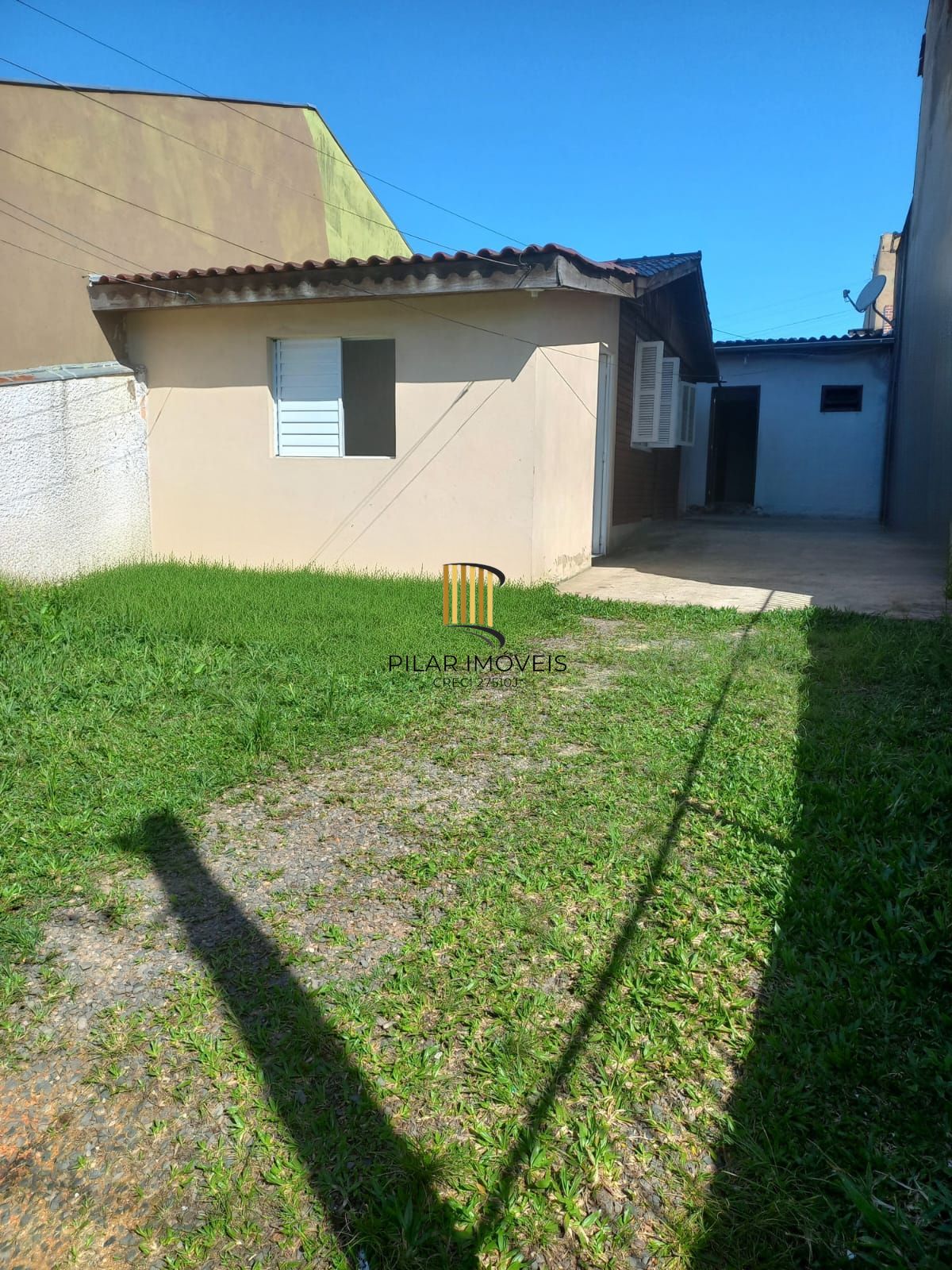 Casa com pátio e edícula no Bairro Porto Verde