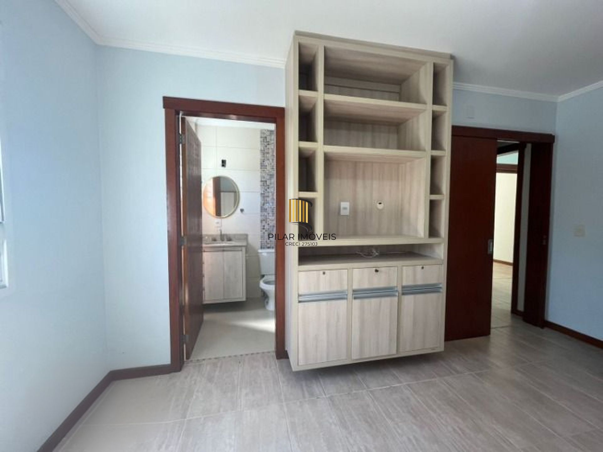 Casa de 2 dormitórios e 2 vagas de garagem em Canoas.