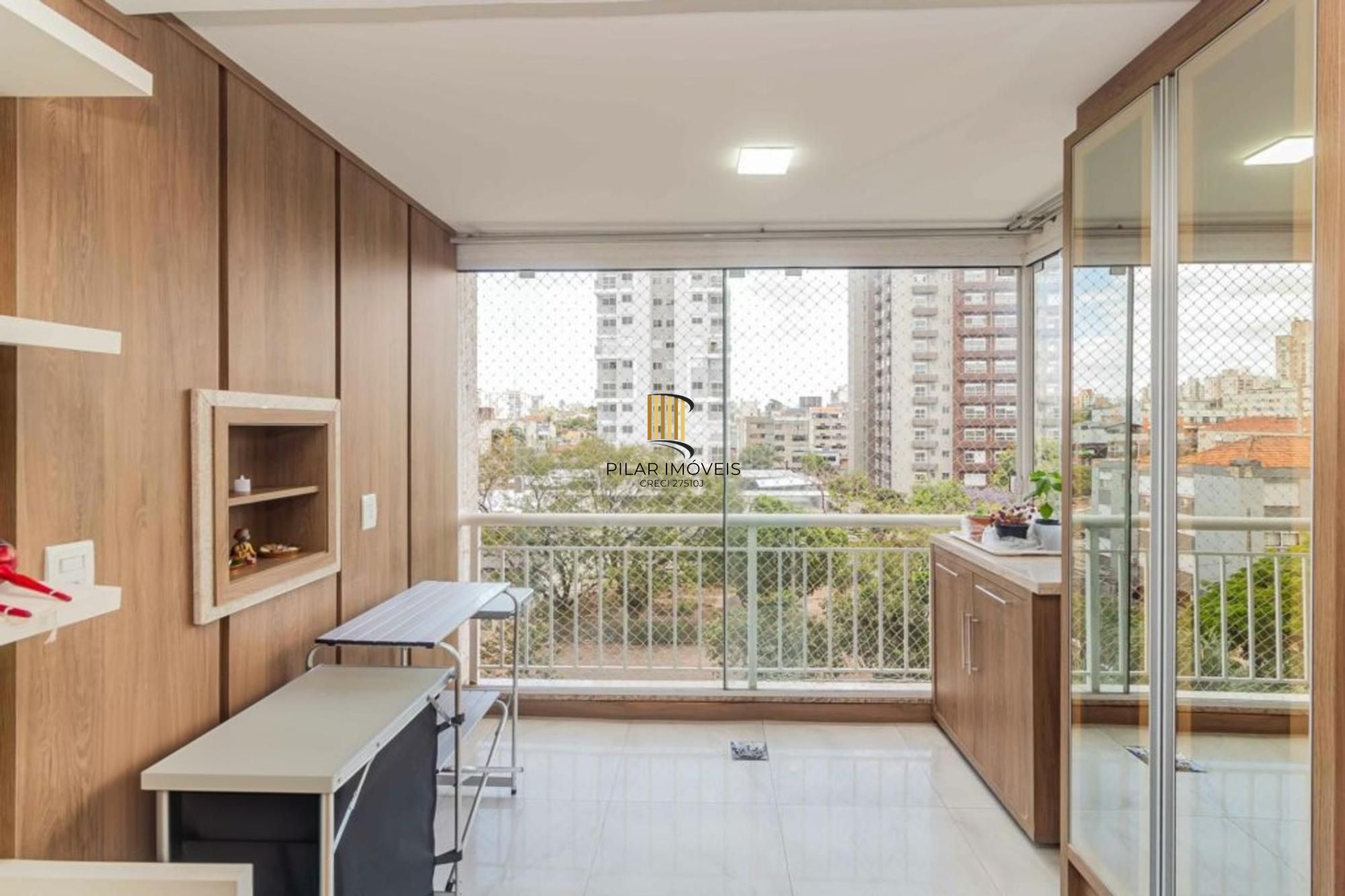Apartamento com 2 quartos, vaga de garagem e elevador  no bairro Passo da Areia