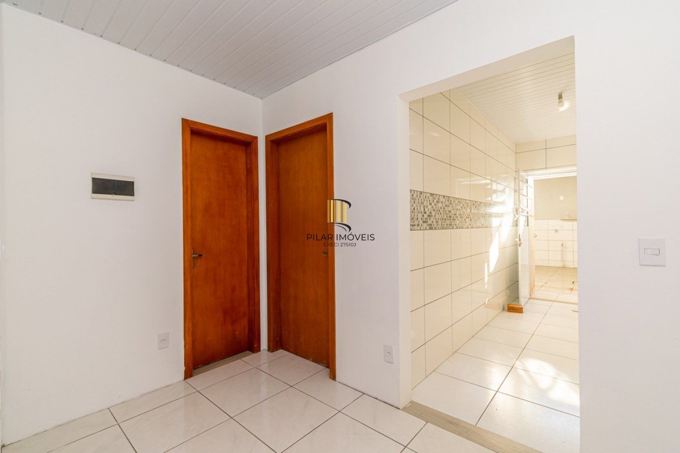 Casa de 2 dormitórios e 2 vagas de garagem em Cachoeirinha.