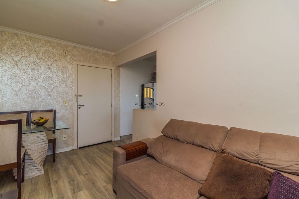 Apartamento com 2 quartos e 1 vaga de garagem no Bairro Sarandí