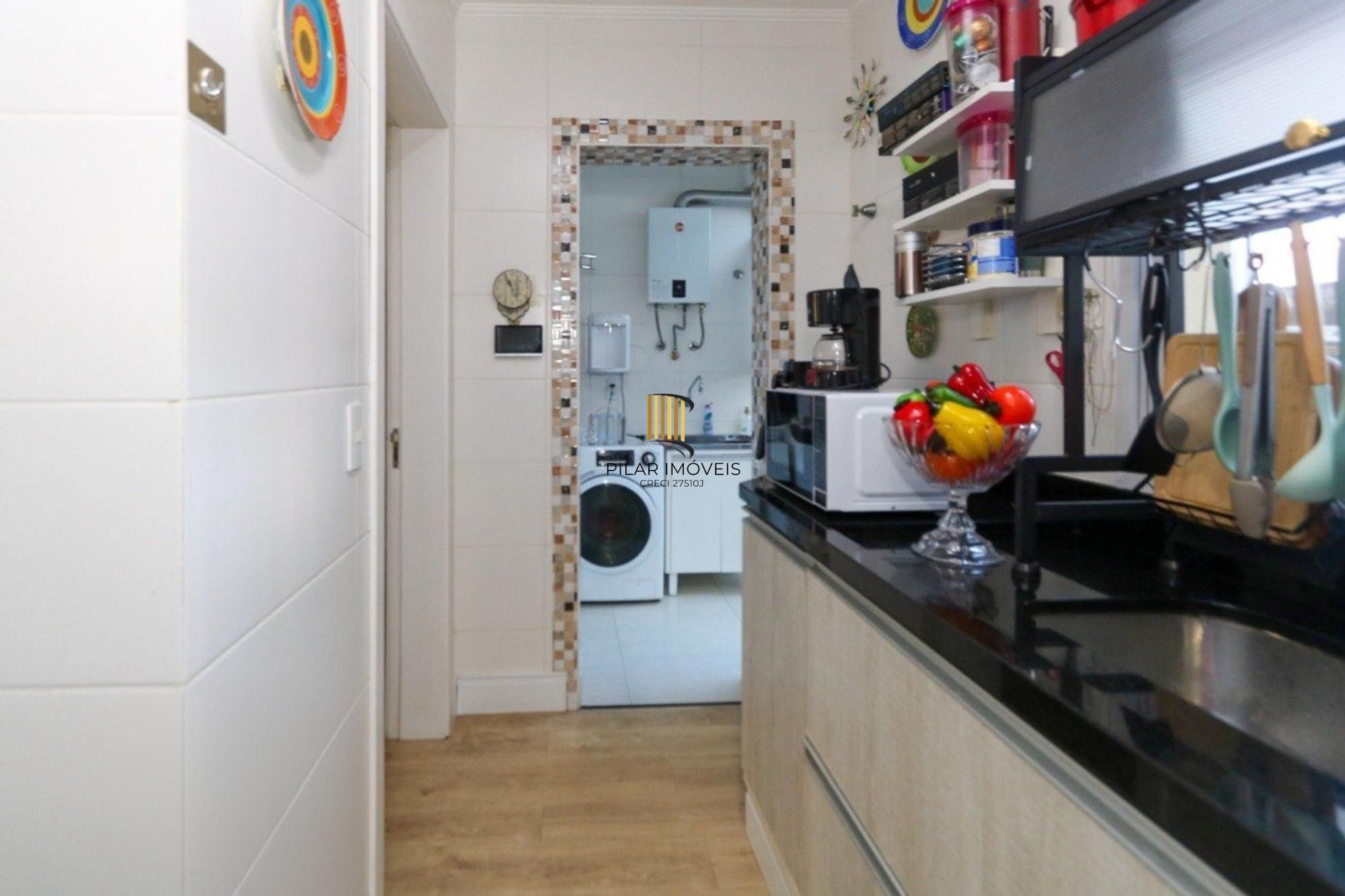 Casa em condomínio com 2 quartos e 2 vagas no bairro Marechal Rondon em Canoas.