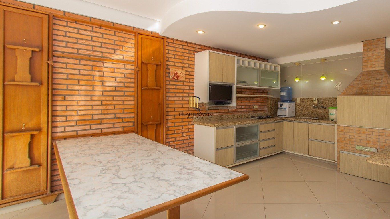 Casa 3 Dorm com Suíte e 4 Vagas no Jardim do Salso Próx PUCRS