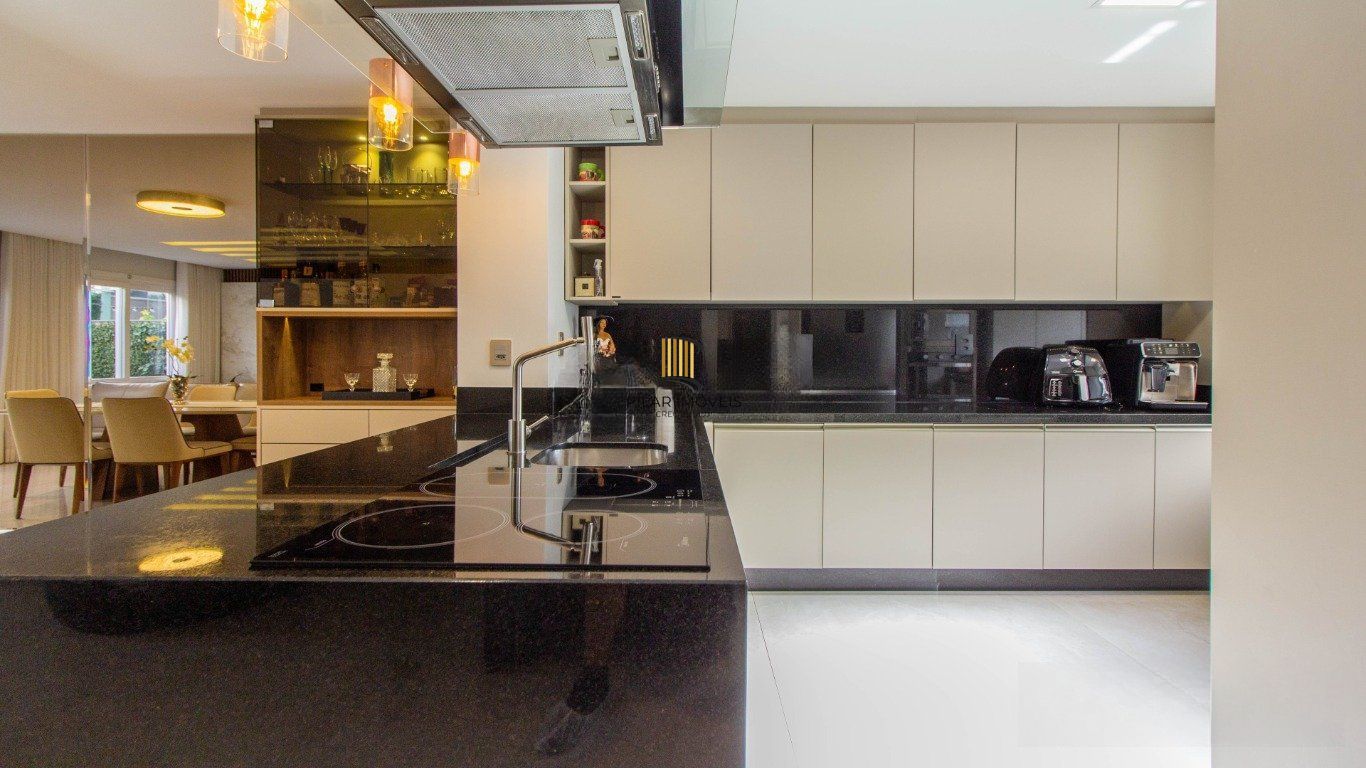 Casa em Condomínio com 3 quartos, 3 suítes, 2 vagas e 195m² no Jardim Carvalho.